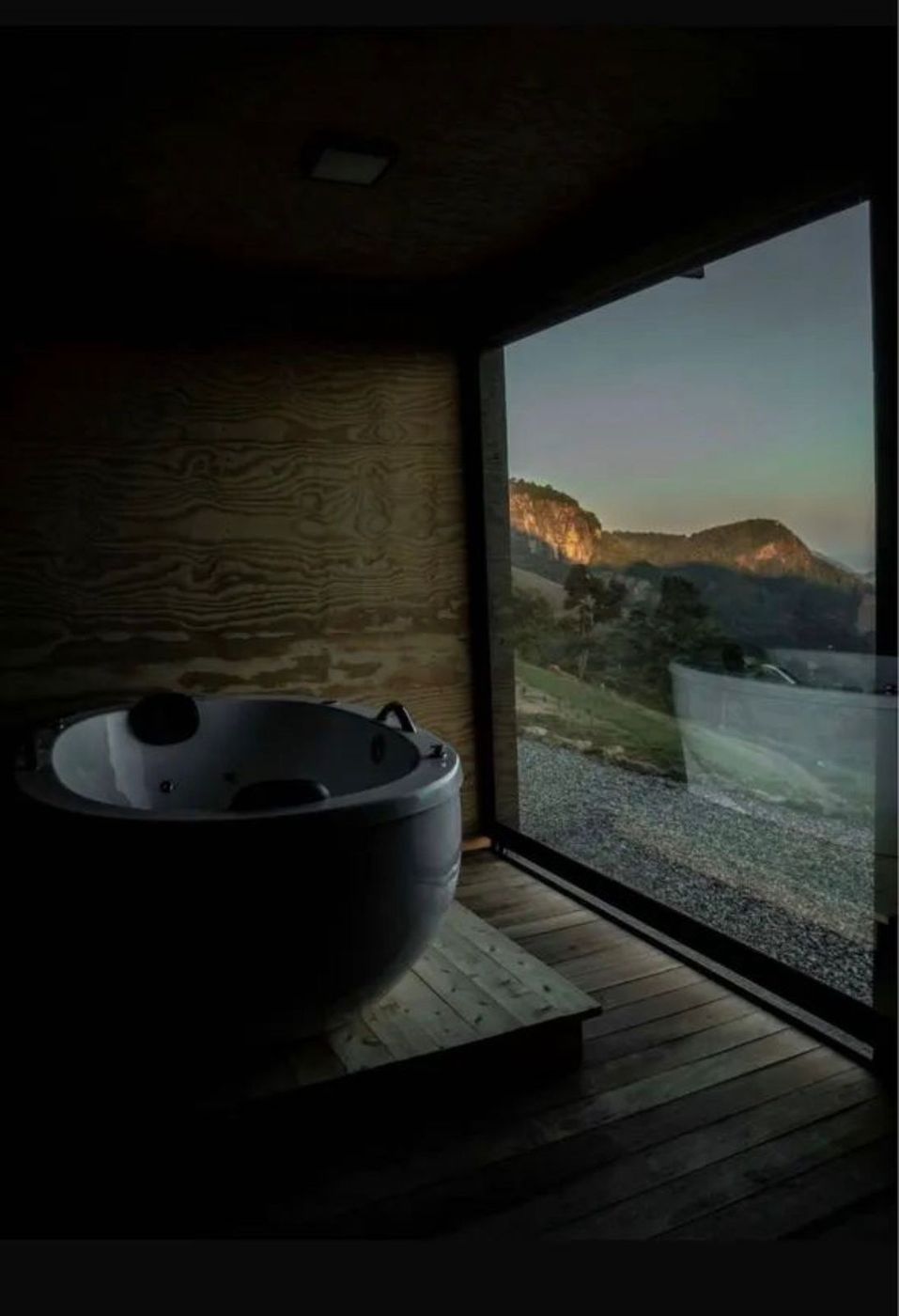 Jacuzzi com vista para a Pedra do Baú